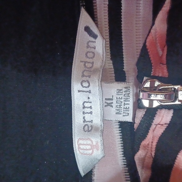 Erin London Pink and Black Zip-Up Top With Pockets - Picture 2 of 16